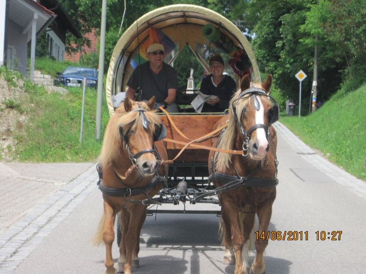 Nelly rechts..